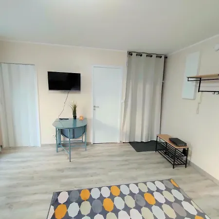 Apartment Lovely Flat Nearby Paris Fully Redone With Free Parking On Premises And Balcony