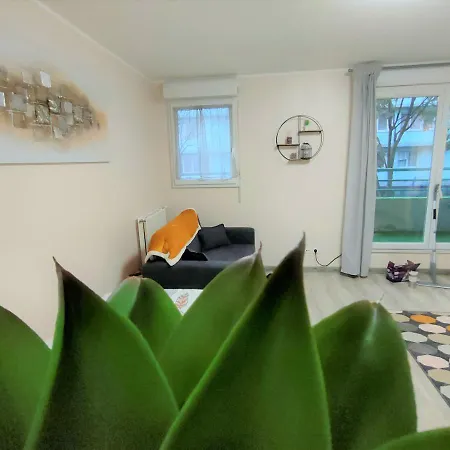 Apartment Lovely Flat Nearby Paris Fully Redone With Free Parking On Premises And Balcony Clichy